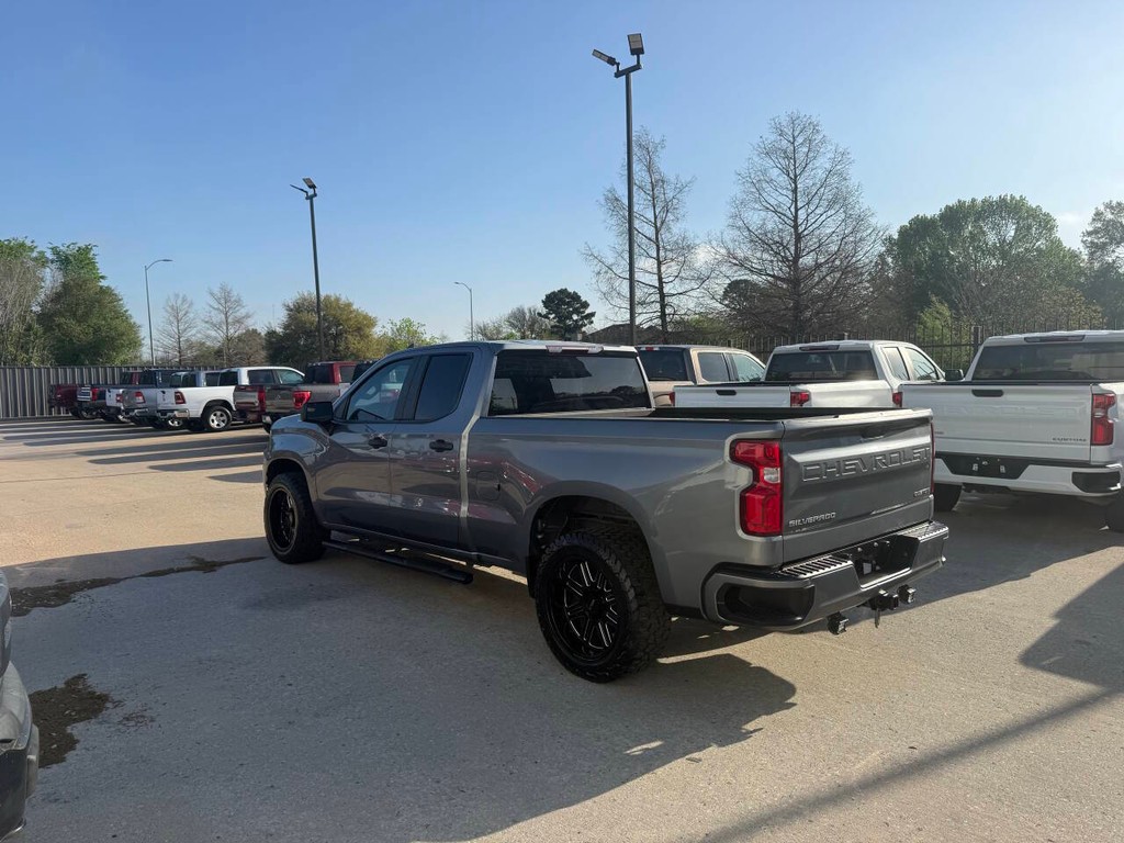 Chevrolet Silverado 1500 LTD Vehicle Full-screen Gallery Image 04