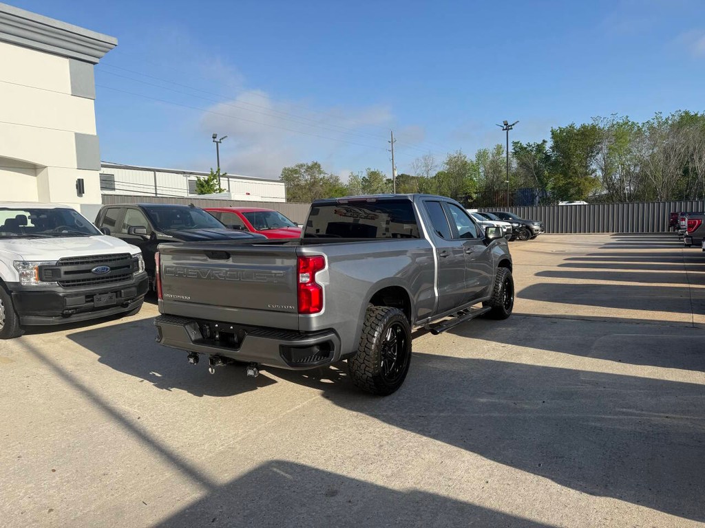 Chevrolet Silverado 1500 LTD Vehicle Full-screen Gallery Image 05