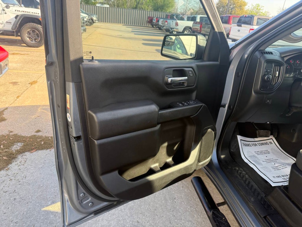 Chevrolet Silverado 1500 LTD Vehicle Full-screen Gallery Image 08