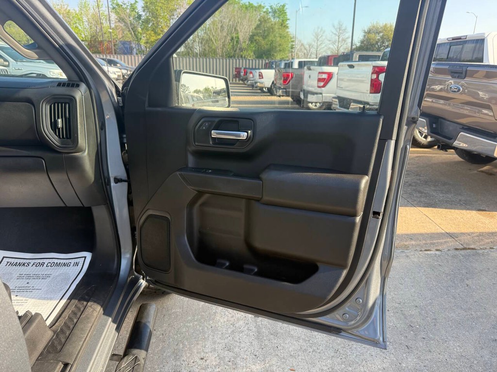 Chevrolet Silverado 1500 LTD Vehicle Full-screen Gallery Image 11