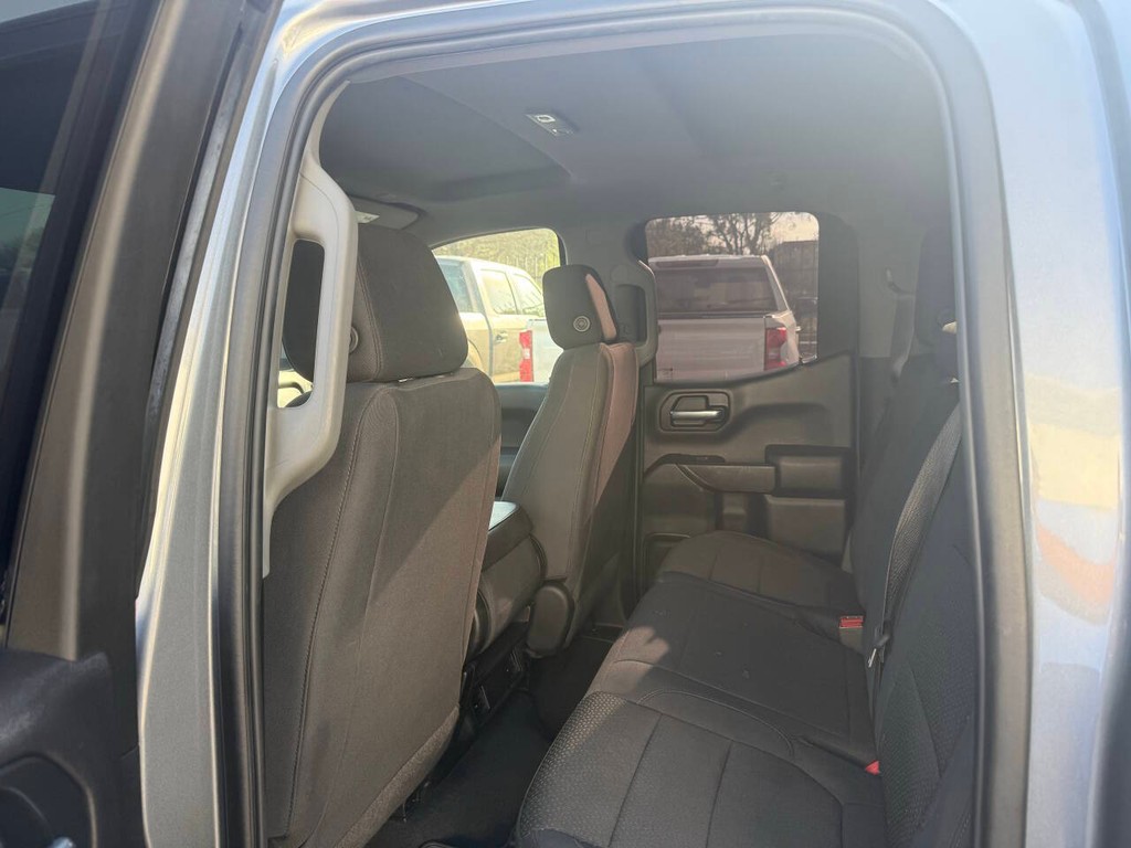 Chevrolet Silverado 1500 LTD Vehicle Full-screen Gallery Image 12