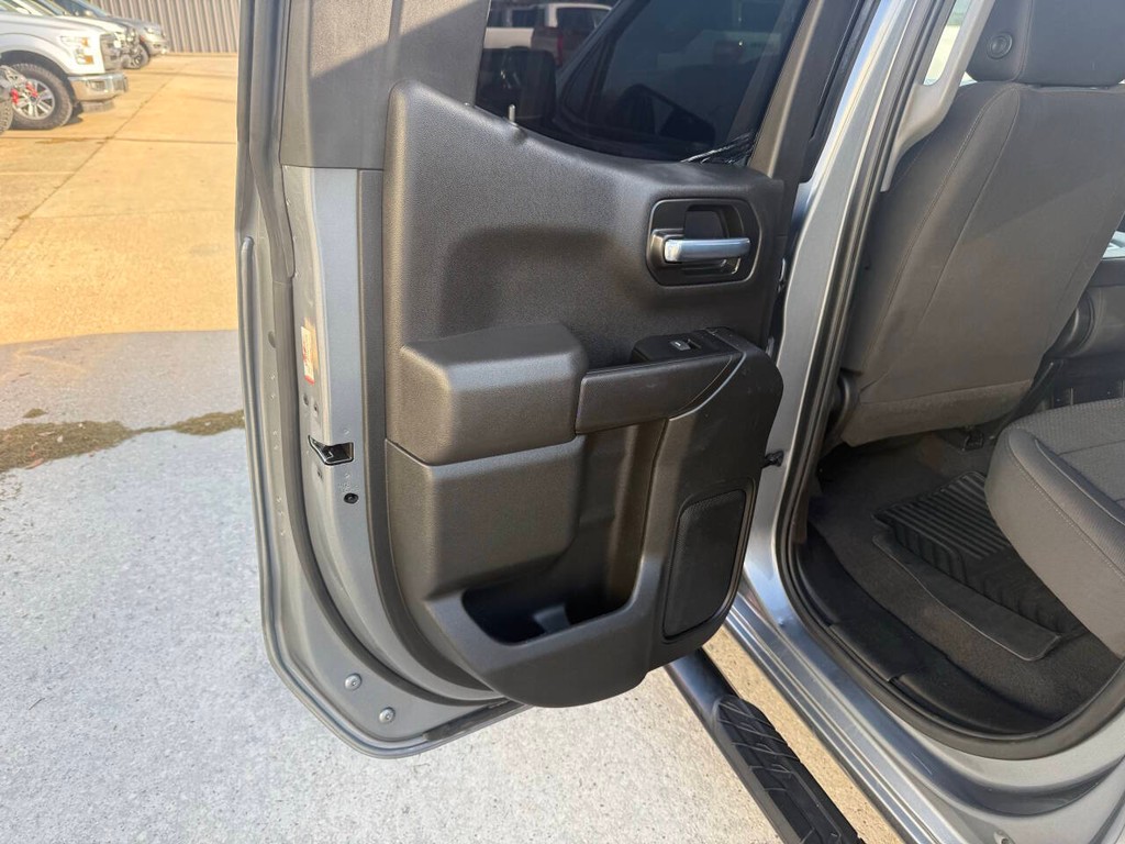 Chevrolet Silverado 1500 LTD Vehicle Full-screen Gallery Image 14