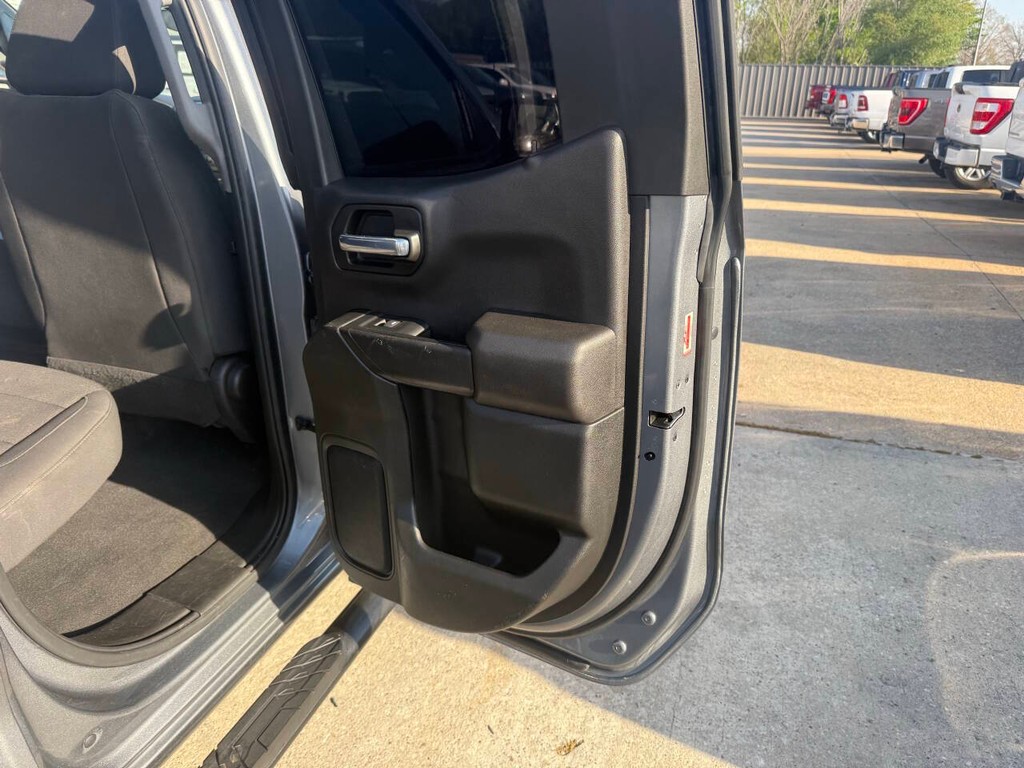 Chevrolet Silverado 1500 LTD Vehicle Full-screen Gallery Image 16