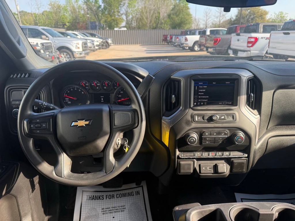 Chevrolet Silverado 1500 LTD Vehicle Full-screen Gallery Image 21