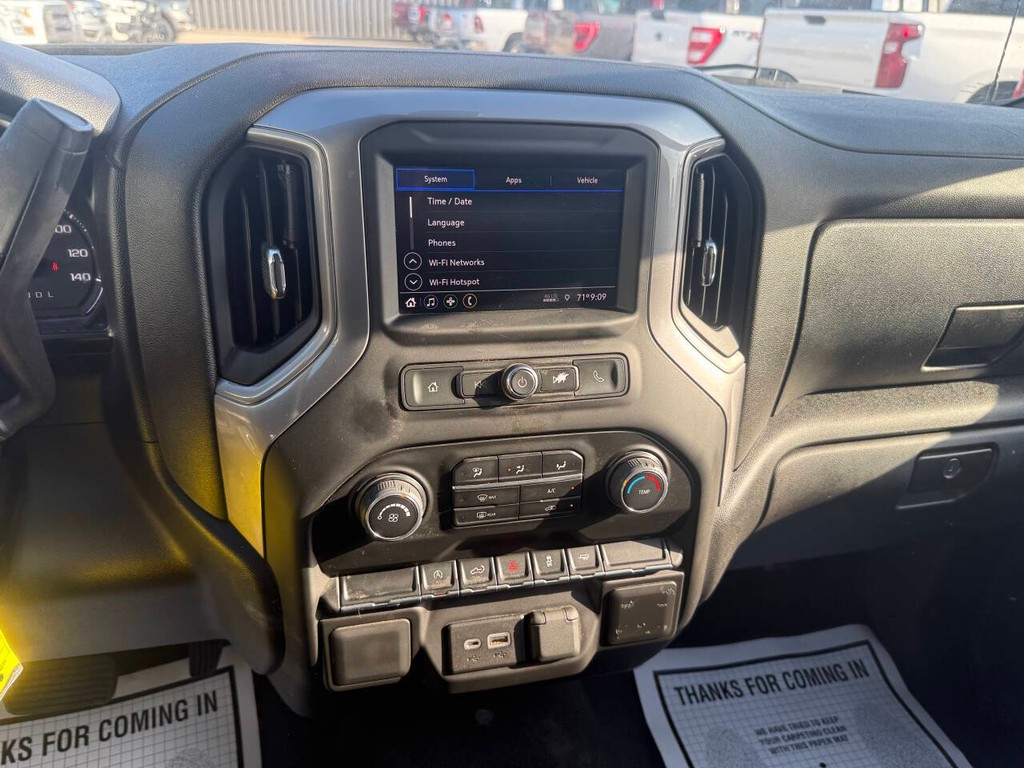 Chevrolet Silverado 1500 LTD Vehicle Full-screen Gallery Image 24