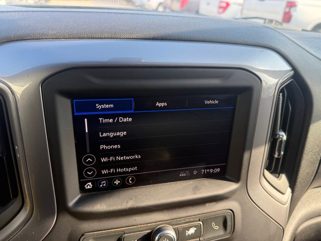 Chevrolet Silverado 1500 LTD Vehicle Full-screen Gallery Image 25