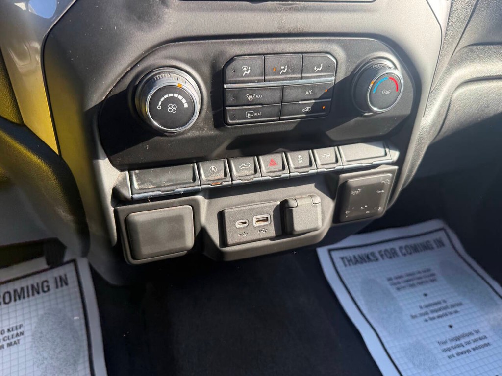 Chevrolet Silverado 1500 LTD Vehicle Full-screen Gallery Image 28