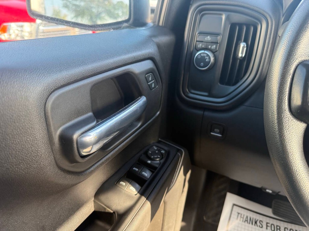 Chevrolet Silverado 1500 LTD Vehicle Full-screen Gallery Image 30