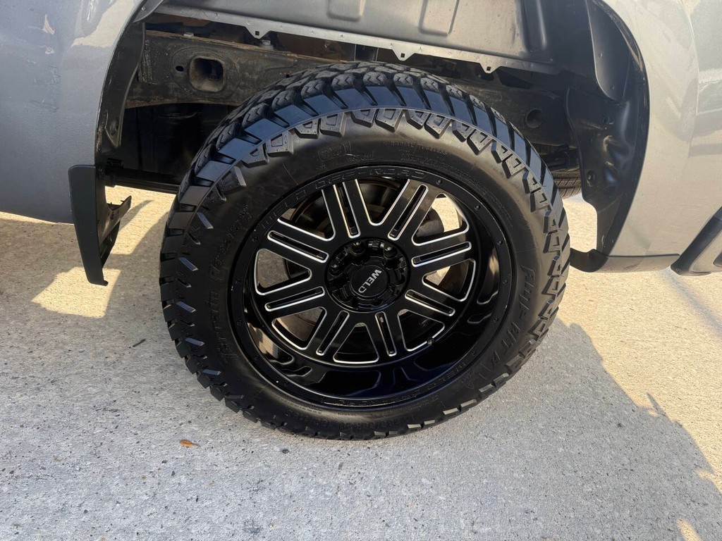 Chevrolet Silverado 1500 LTD Vehicle Full-screen Gallery Image 35