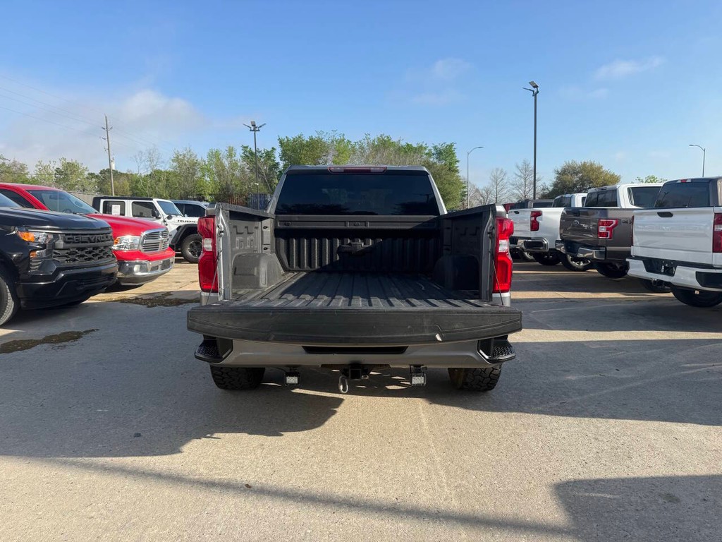 Chevrolet Silverado 1500 LTD Vehicle Full-screen Gallery Image 36