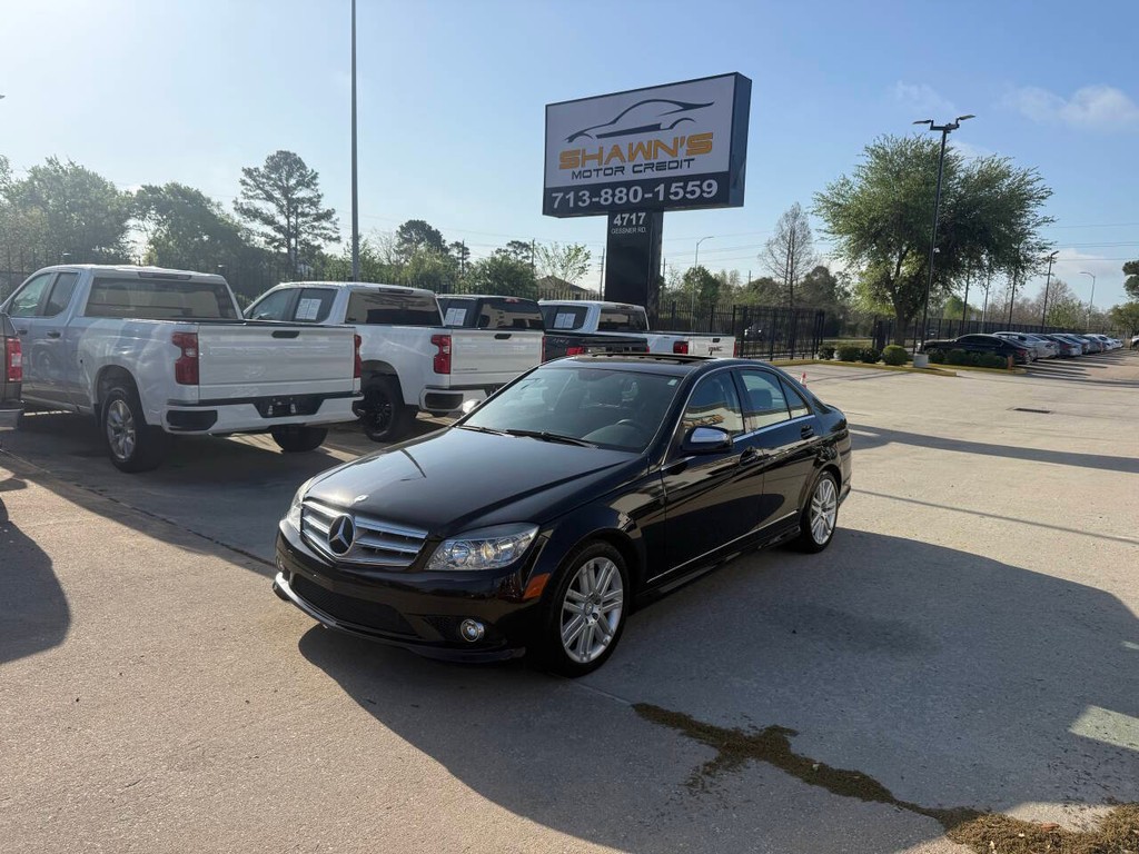 Mercedes-Benz C-Class Vehicle Full-screen Gallery Image 03