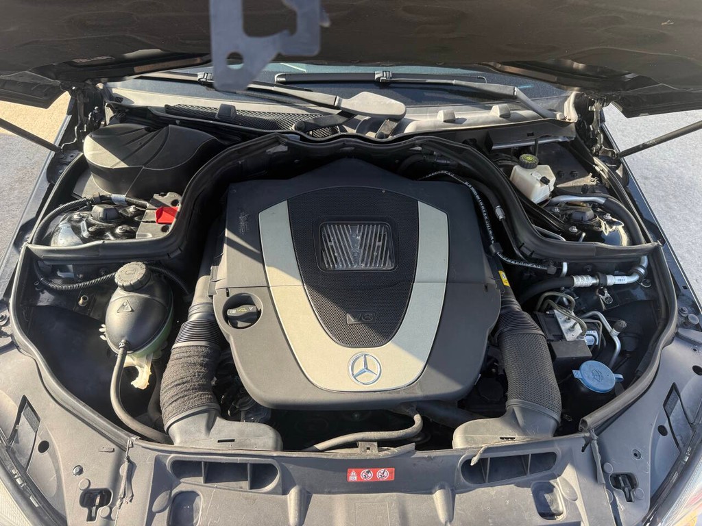 Mercedes-Benz C-Class Vehicle Full-screen Gallery Image 35