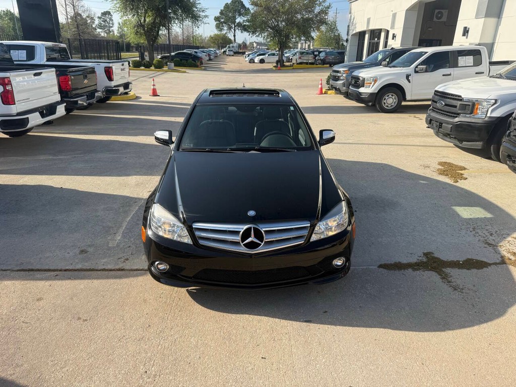 Mercedes-Benz C-Class Vehicle Full-screen Gallery Image 39