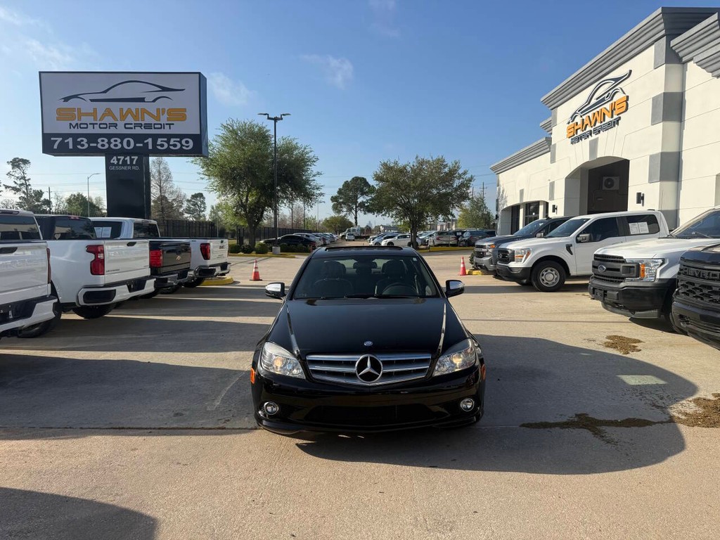 Mercedes-Benz C-Class Vehicle Full-screen Gallery Image 40