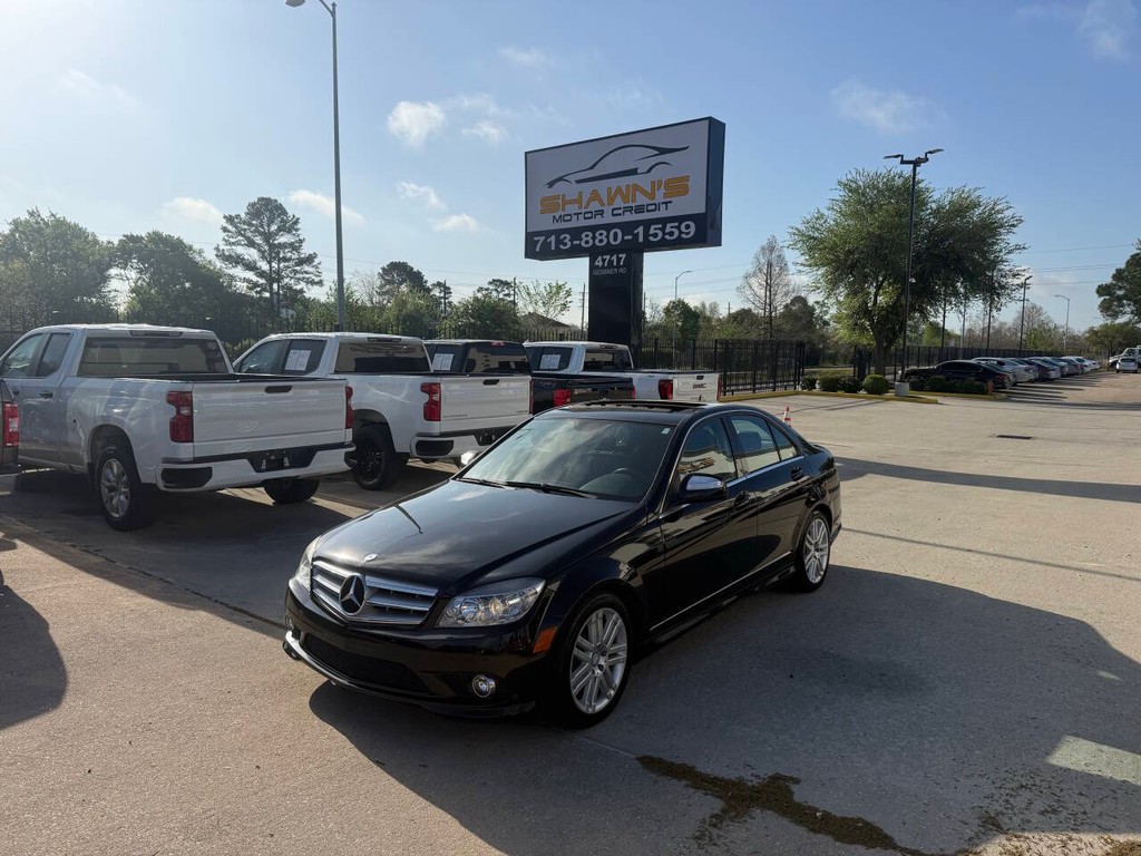 Mercedes-Benz C-Class Vehicle Full-screen Gallery Image 42