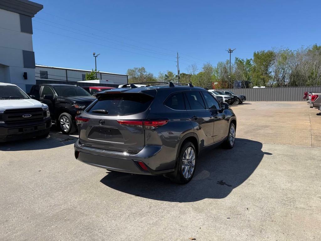 Toyota Highlander Vehicle Full-screen Gallery Image 05