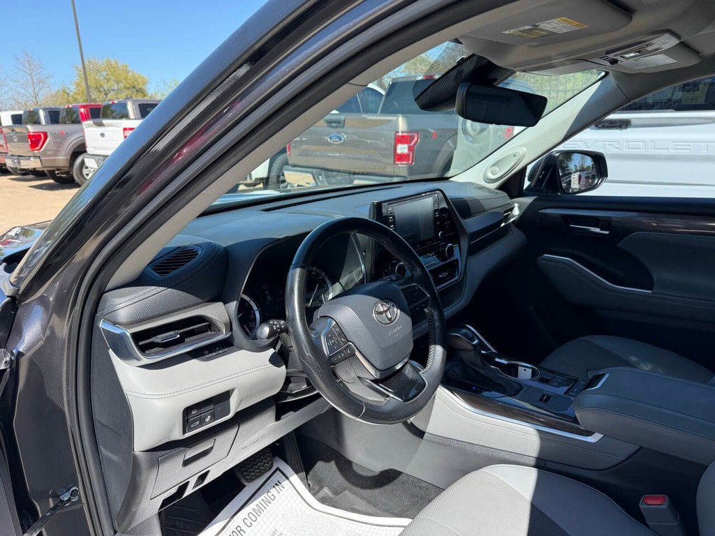 Toyota Highlander Vehicle Full-screen Gallery Image 06