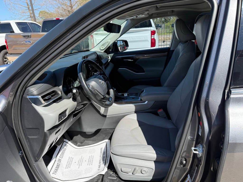 Toyota Highlander Vehicle Full-screen Gallery Image 07