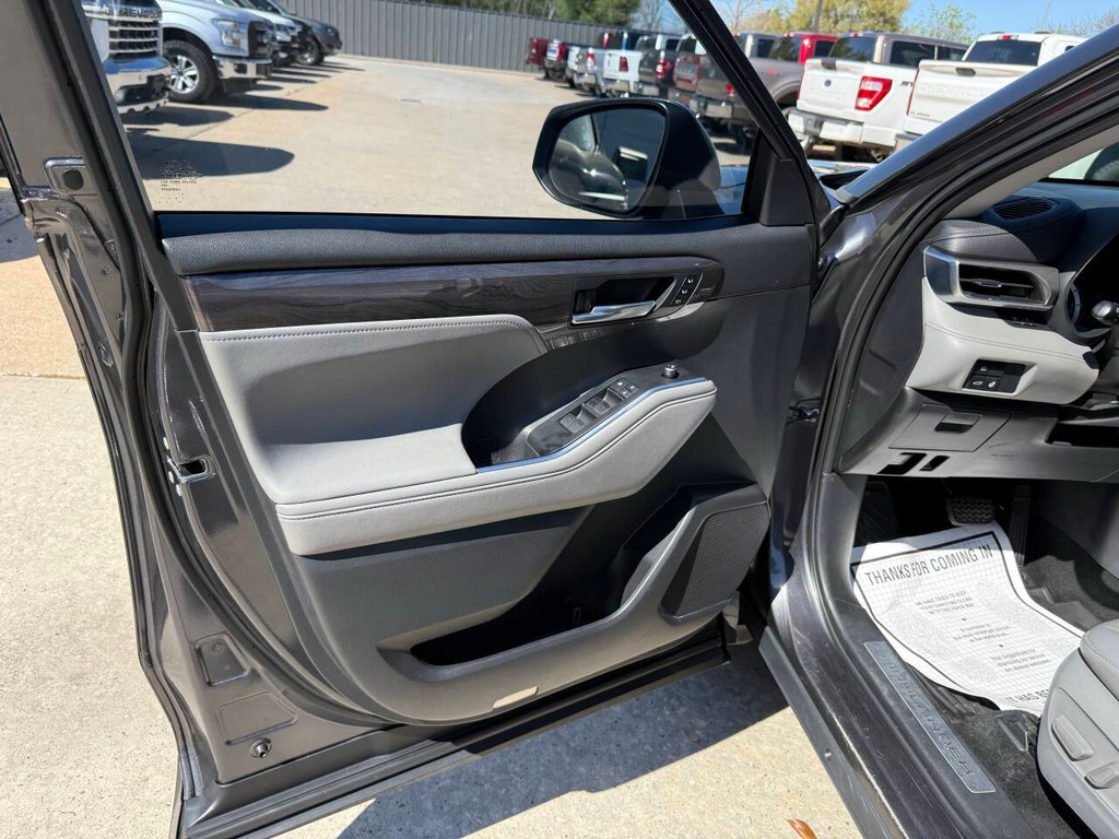 Toyota Highlander Vehicle Full-screen Gallery Image 08