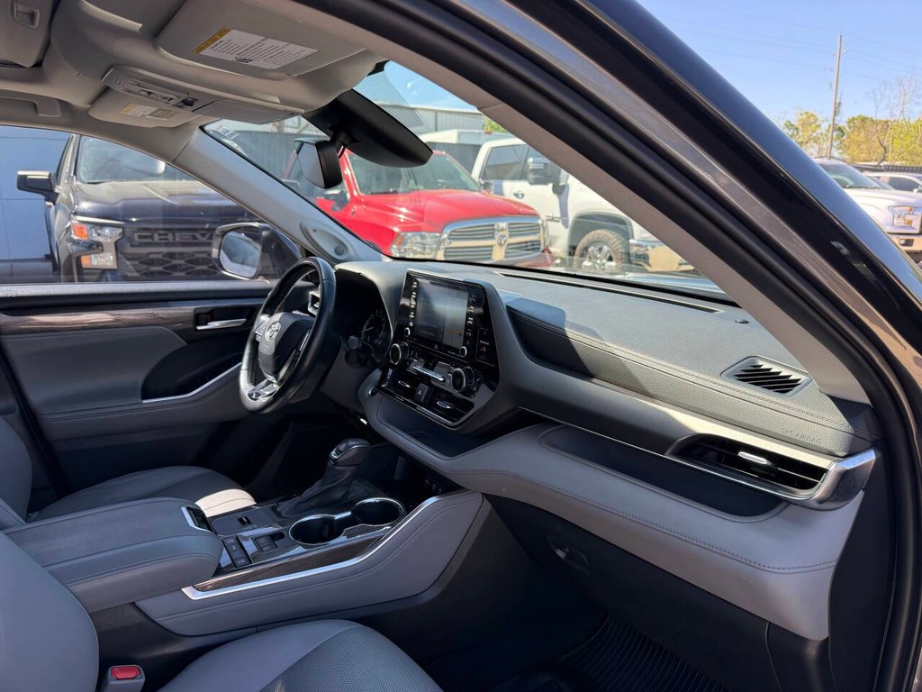 Toyota Highlander Vehicle Full-screen Gallery Image 09