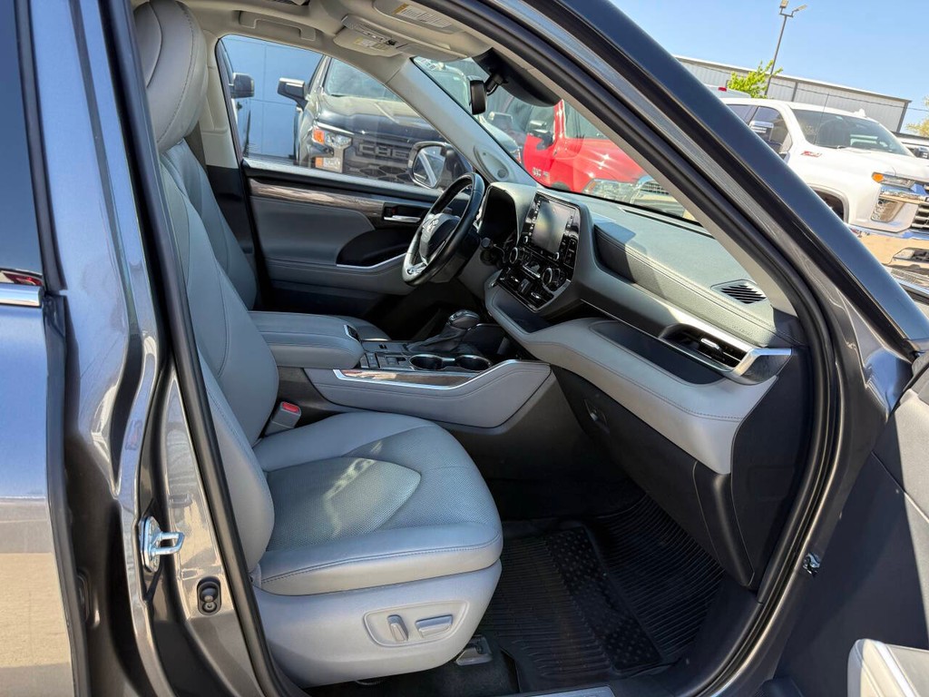 Toyota Highlander Vehicle Full-screen Gallery Image 10