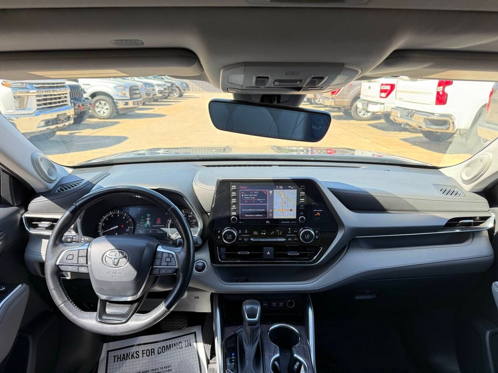 Toyota Highlander Vehicle Full-screen Gallery Image 19