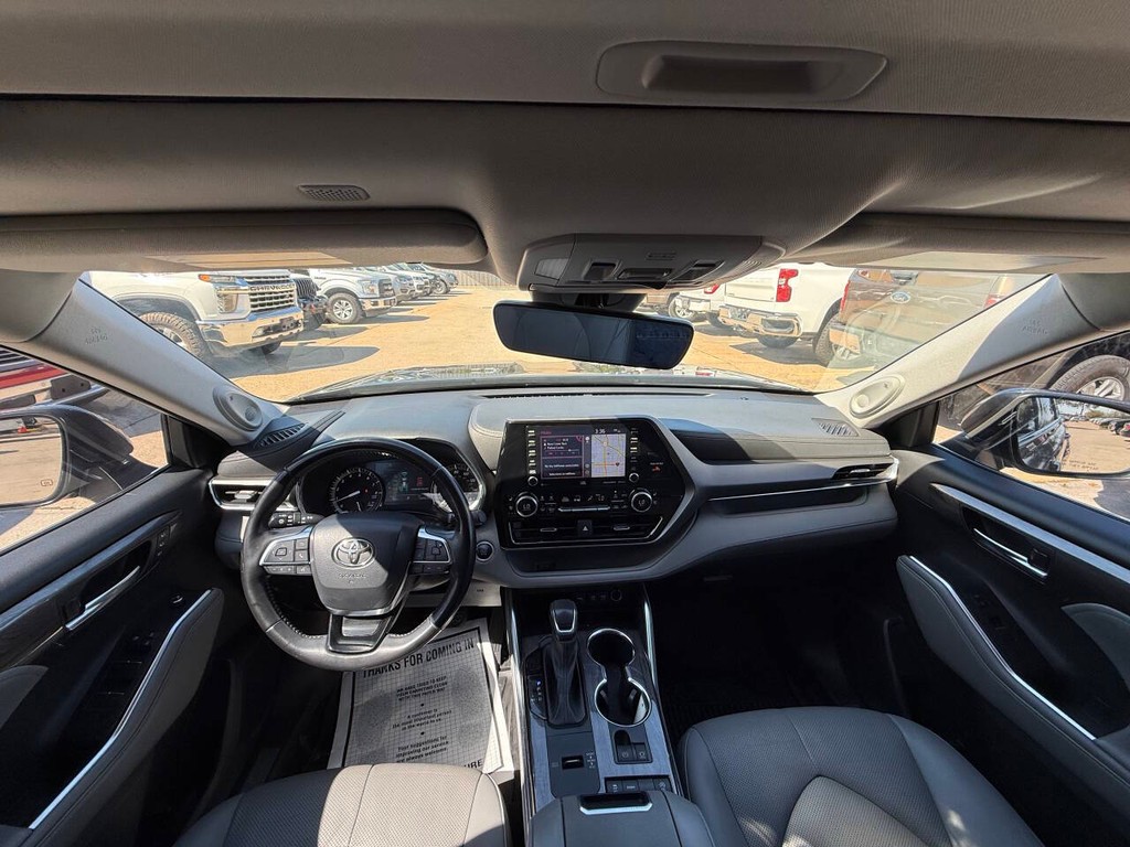 Toyota Highlander Vehicle Full-screen Gallery Image 20