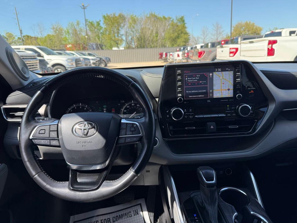 Toyota Highlander Vehicle Full-screen Gallery Image 23