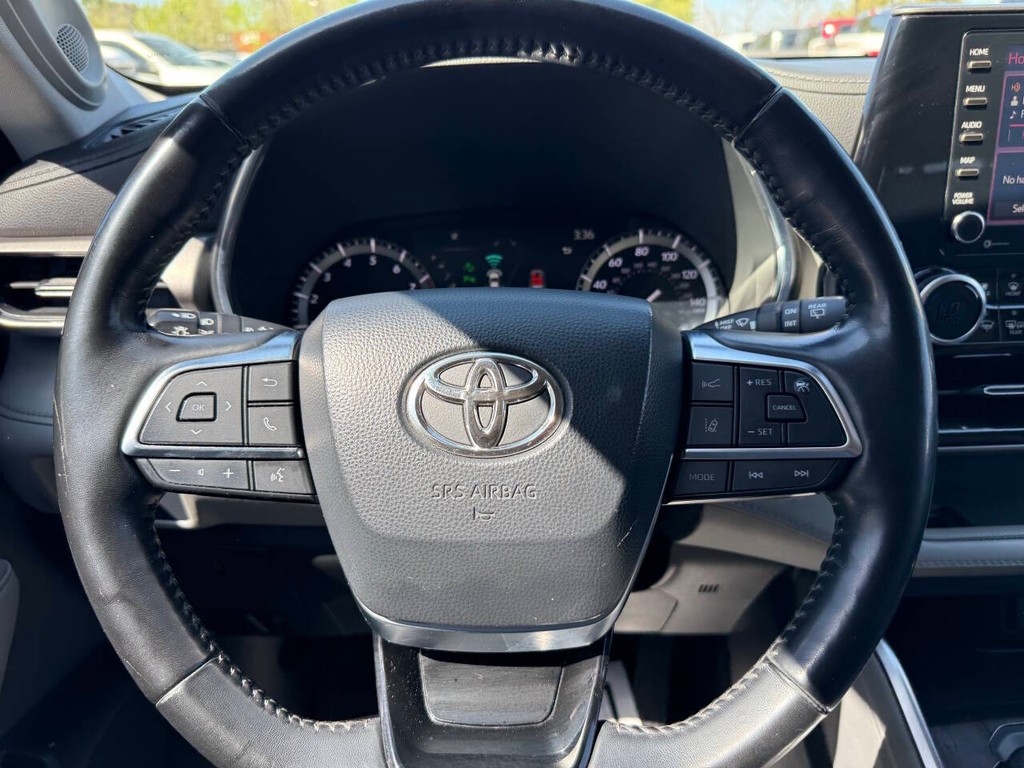 Toyota Highlander Vehicle Full-screen Gallery Image 25