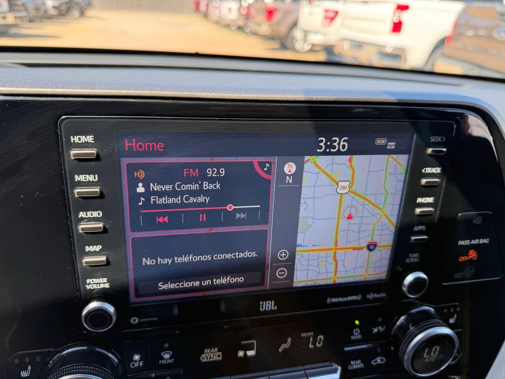 Toyota Highlander Vehicle Full-screen Gallery Image 27