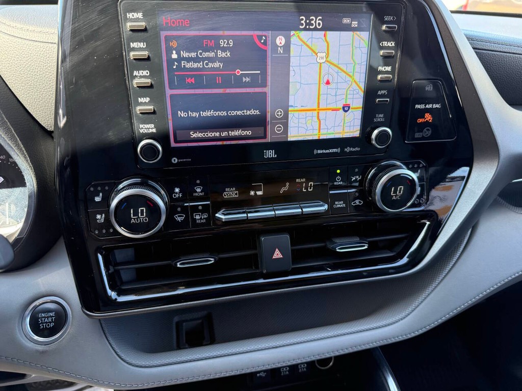 Toyota Highlander Vehicle Full-screen Gallery Image 28