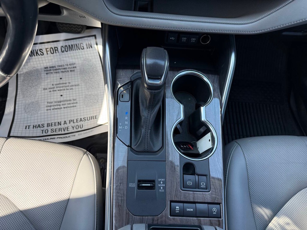 Toyota Highlander Vehicle Full-screen Gallery Image 31