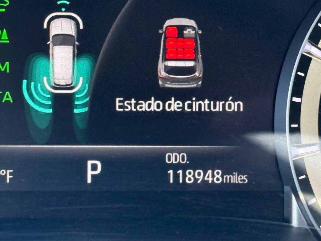 Toyota Highlander Vehicle Full-screen Gallery Image 35