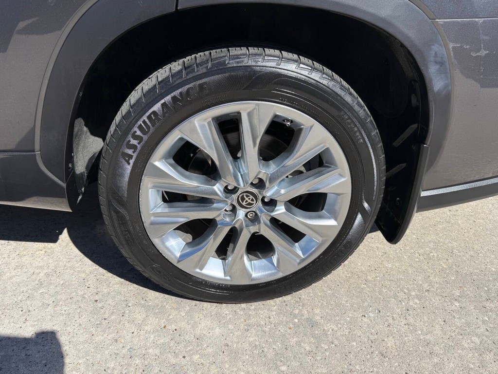 Toyota Highlander Vehicle Full-screen Gallery Image 38