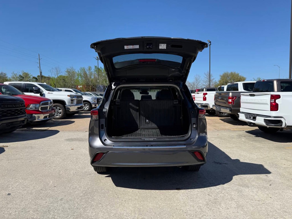 Toyota Highlander Vehicle Full-screen Gallery Image 39