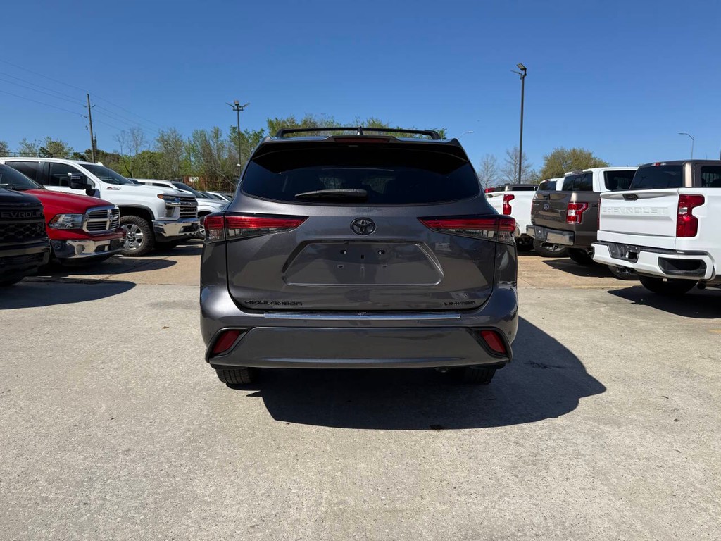 Toyota Highlander Vehicle Full-screen Gallery Image 41