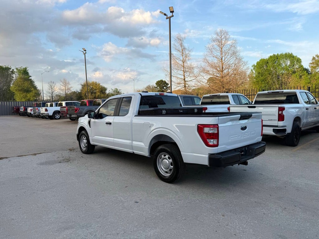 Ford F-150 Vehicle Full-screen Gallery Image 04