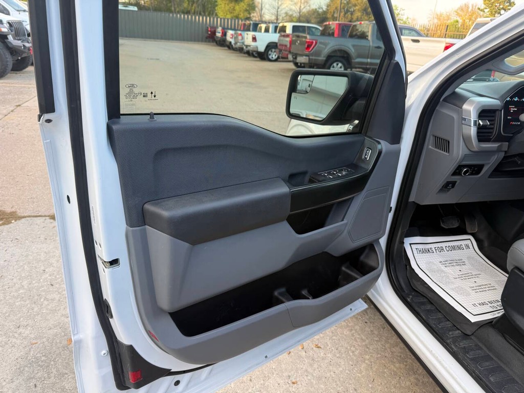 Ford F-150 Vehicle Full-screen Gallery Image 08