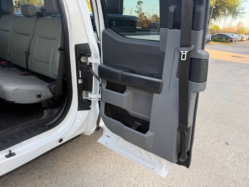 Ford F-150 Vehicle Full-screen Gallery Image 10