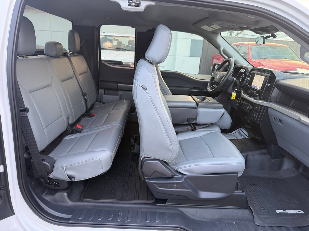 Ford F-150 Vehicle Full-screen Gallery Image 12