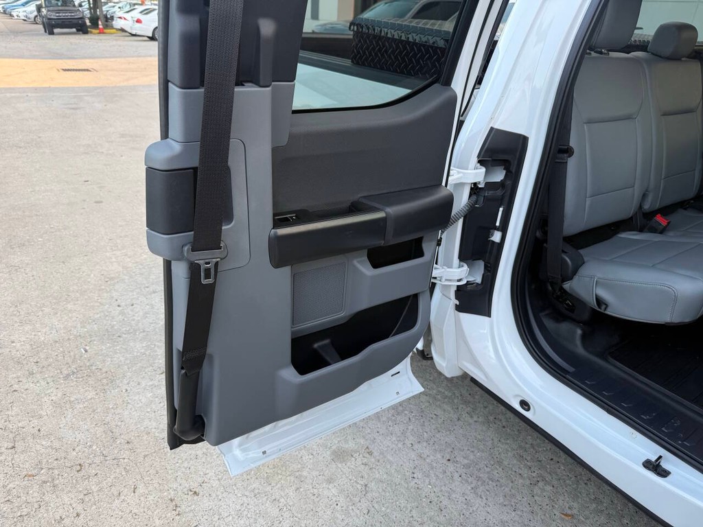 Ford F-150 Vehicle Full-screen Gallery Image 13