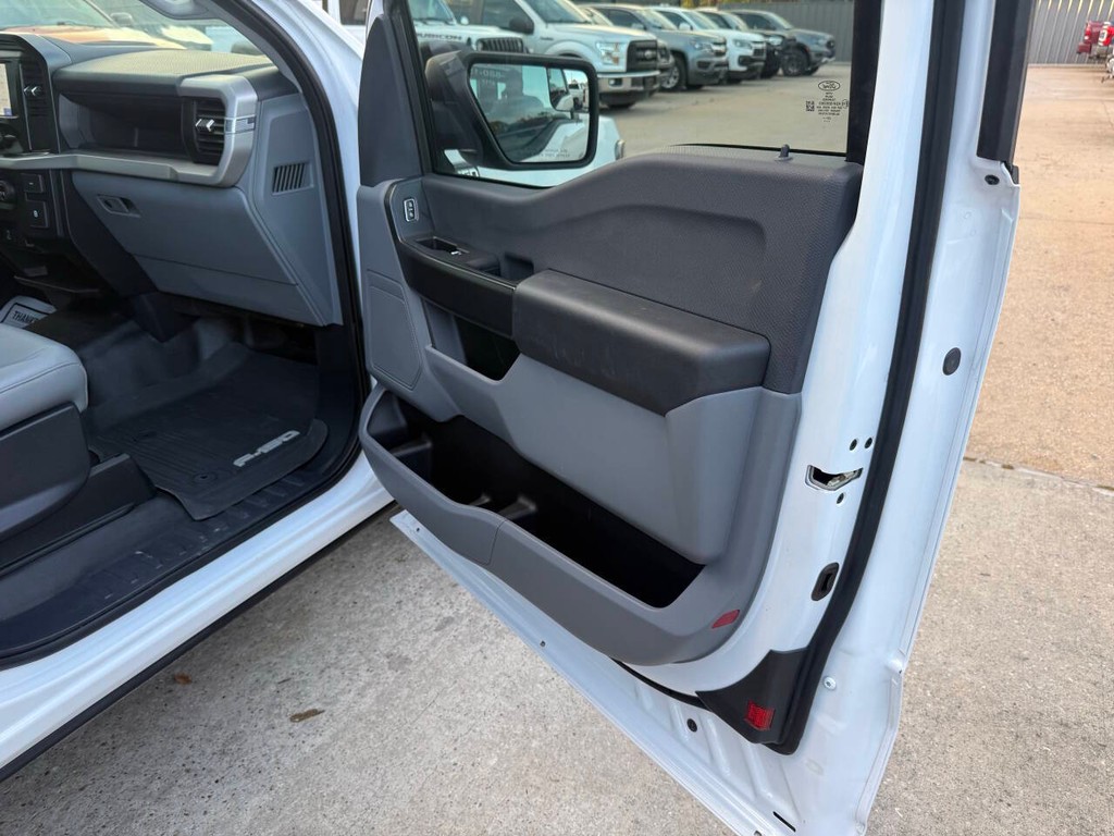 Ford F-150 Vehicle Full-screen Gallery Image 14