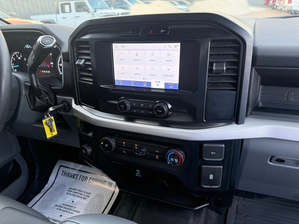 Ford F-150 Vehicle Full-screen Gallery Image 17