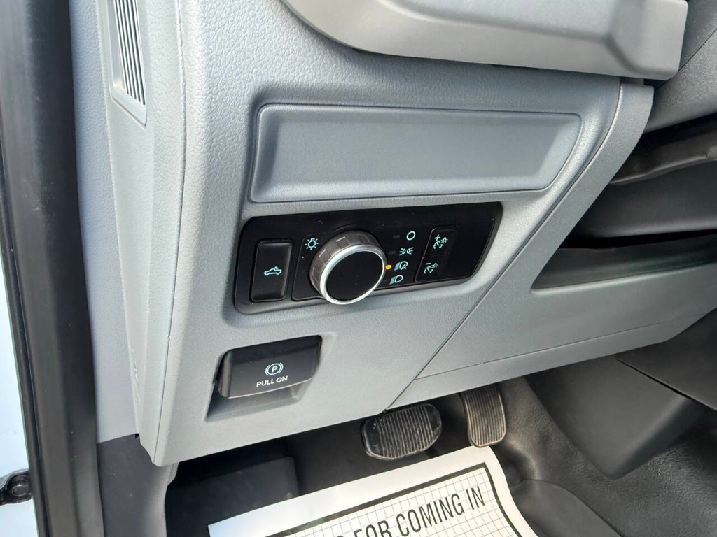 Ford F-150 Vehicle Full-screen Gallery Image 23