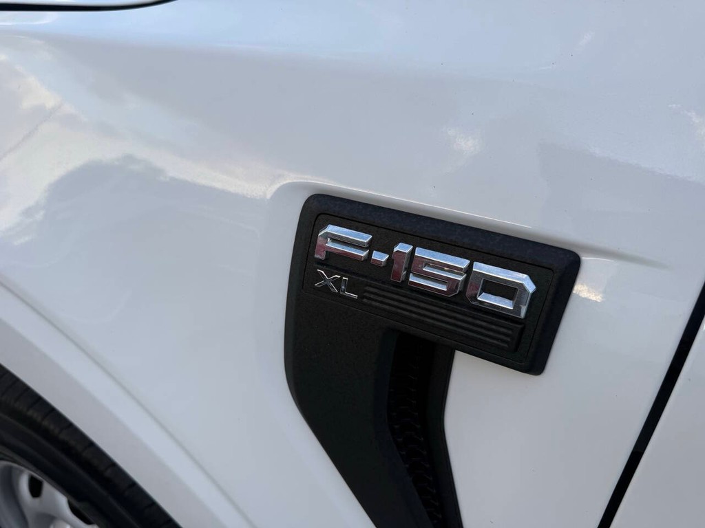 Ford F-150 Vehicle Full-screen Gallery Image 26