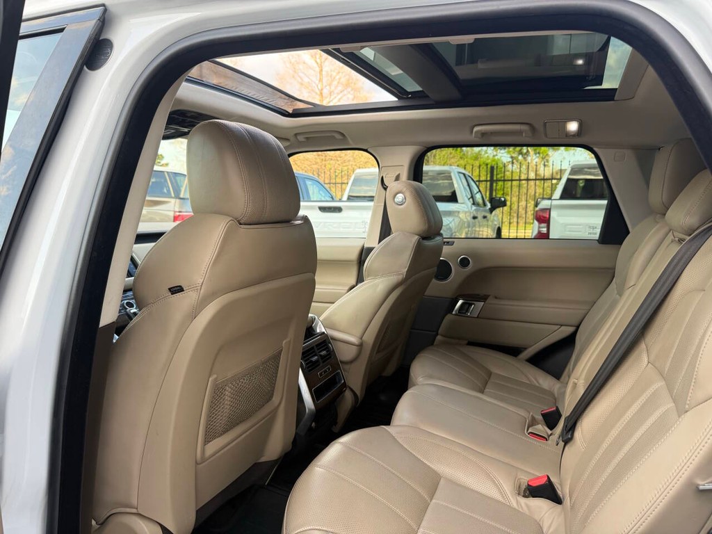 Land Rover Range Rover Sport Vehicle Full-screen Gallery Image 12