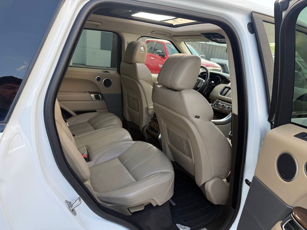 Land Rover Range Rover Sport Vehicle Full-screen Gallery Image 15