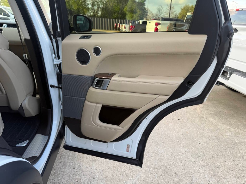 Land Rover Range Rover Sport Vehicle Full-screen Gallery Image 16