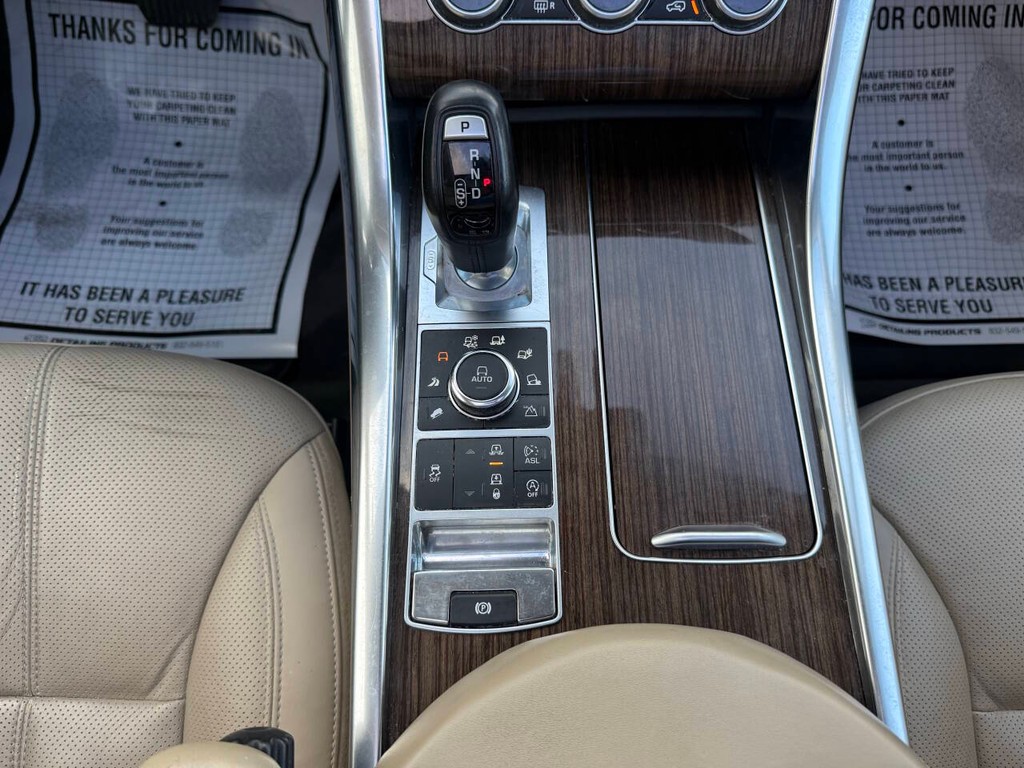 Land Rover Range Rover Sport Vehicle Full-screen Gallery Image 30