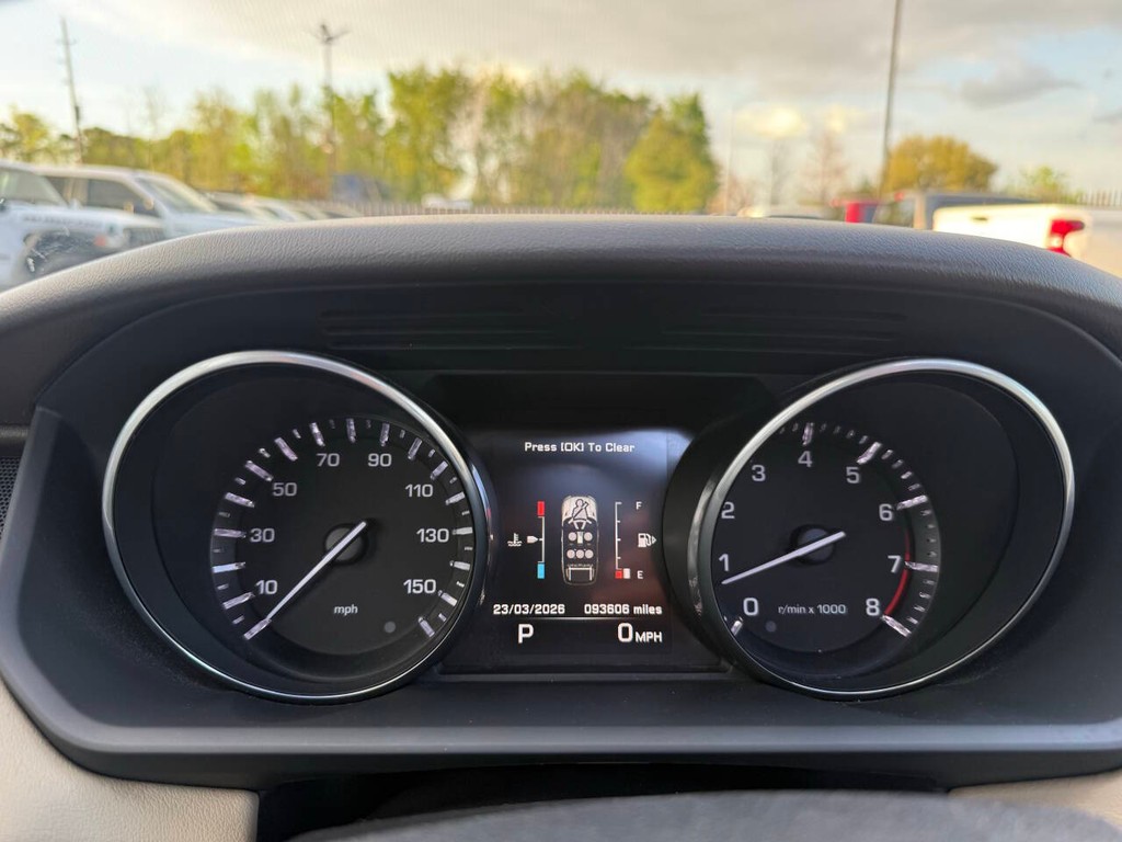 Land Rover Range Rover Sport Vehicle Full-screen Gallery Image 34